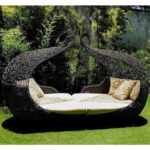 كنبه اثاث خارجي من رتان بلاستيك بني بتصميم عصري ومتين