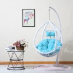 مرجيحة سقف للكبار باللون الأبيض والأزرق من الحديد والراتان – تصميم فاخر