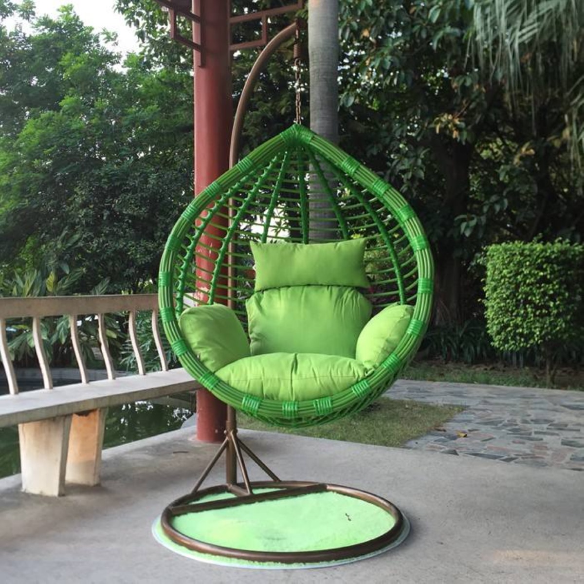 Single Hanging Chair Plastic Rattan - Green كرسي مرجيحه معلق من بلاستيك رتان وإسفنج مريح – تصميم عصري للحدائق - الصورة 1