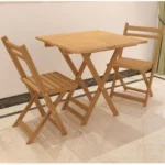 كرسي بحر خشب زان مع ترابيزة أستر فاتح طقم سفرة مصغر