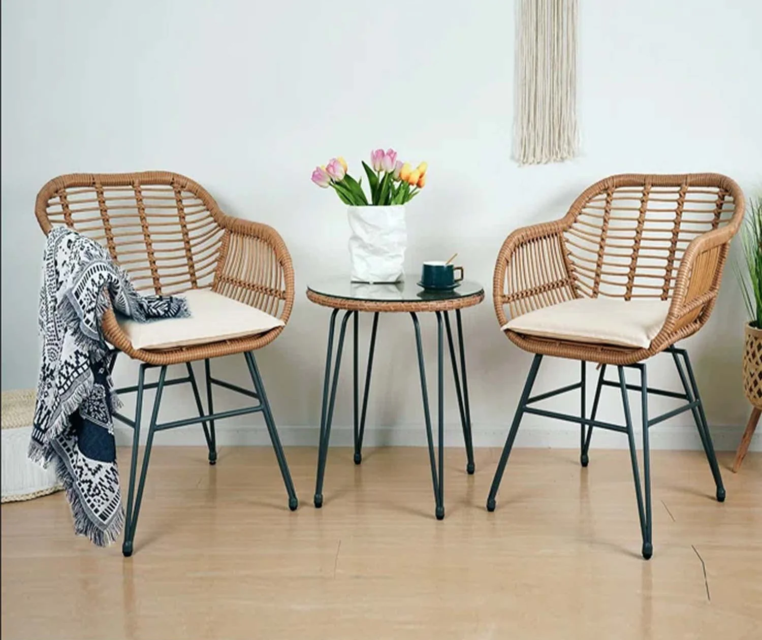 2-piece modern rattan chair and table set كراسي راتان بيج مشبح مع طقم ترابيزه أوف وايت – تصميم عصري فاخر - الصورة 1