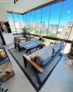 كراسي بلكونة طقم جلوس خارجي معدني مع وسائد ملونة وعصرية