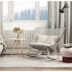 كرسي رتان هزاز رمادي وبيج بخامة حديد مدهون ووسادة جاكار أنيقة