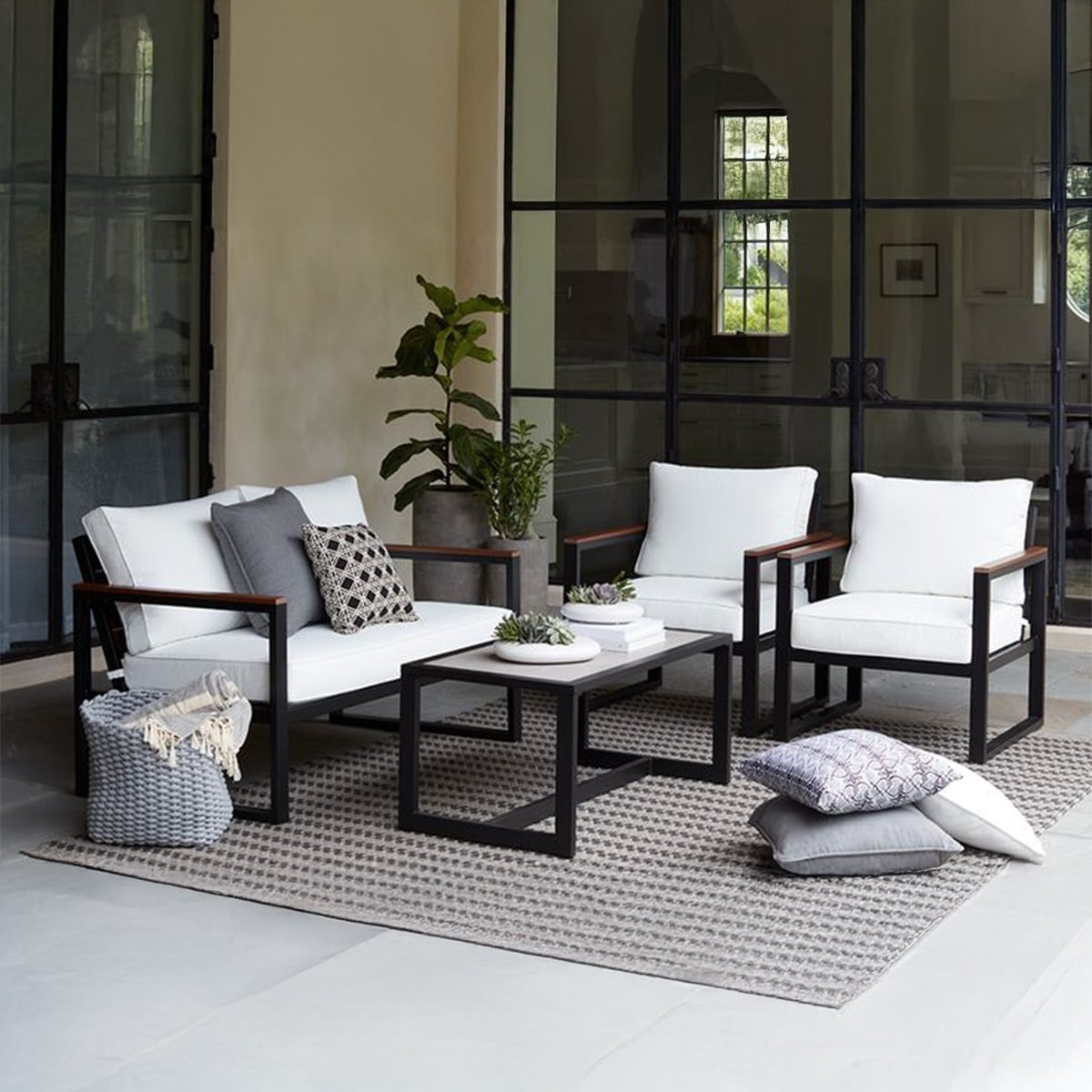 patoux4bbei-env (1) اثاث خارجى معدنى طقم حديد مودرن 4 قطع ابيض واسود - الصورة 1